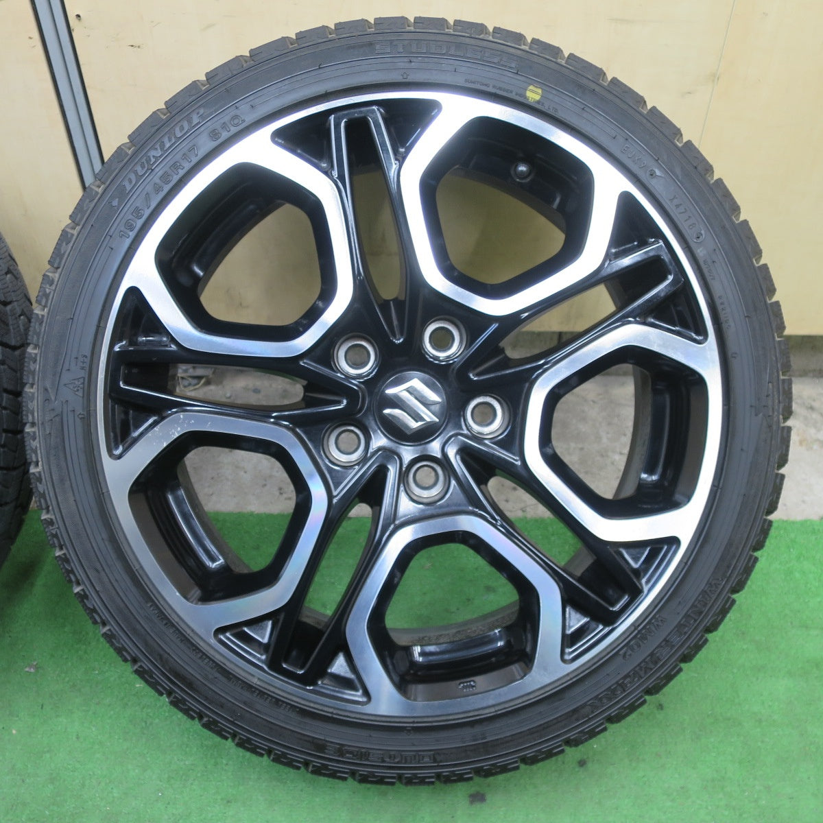 バリ溝！9.5分★スズキ ZC33S スイフト スポーツ 純正 195/45R17 スタッドレス ダンロップ ウインターマックス WM02 17インチ PCD114.3/5H★5112204TTス