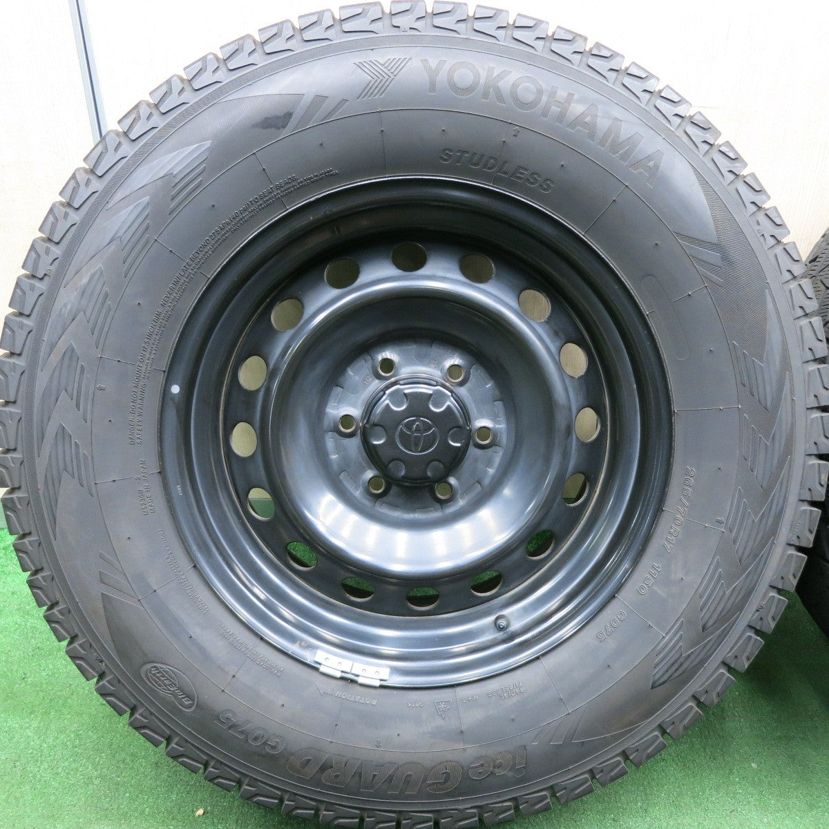 *送料無料* バリ溝！9分★トヨタ FJクルーザー 純正 スチール 265/70R17 スタッドレス ヨコハマ アイスガード G075 PCD139.7/6H★4051704HAス