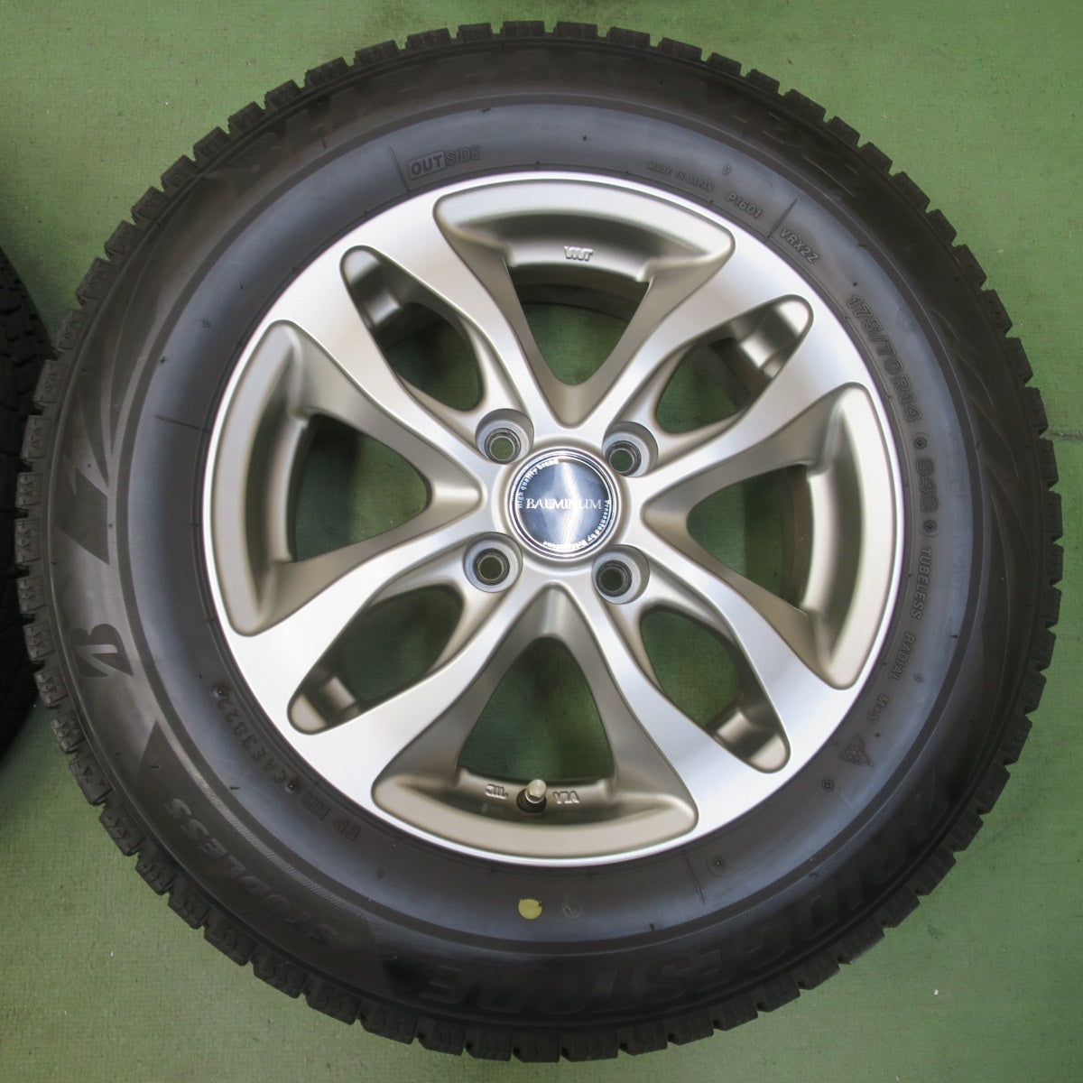 バリ溝！22年！キレイ！9.5分◎スタッドレス 175/70R14 ブリヂストン ブリザック VRX2 BALMINUM DS-M バルミナ 14インチ PCD100/4H◎6100704イス