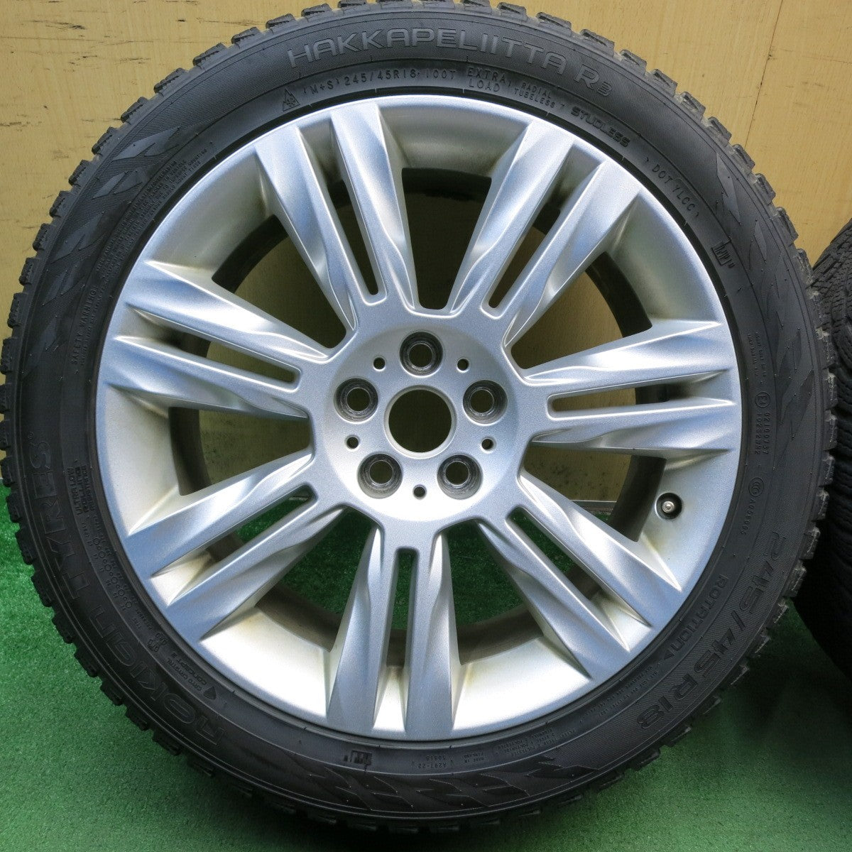 キレイ◎ジャガー XF 純正 245/45R18 スタッドレス ノキアン タイヤ ハッカペリッタ R3 18インチ PCD108/5H◎6091203HAス