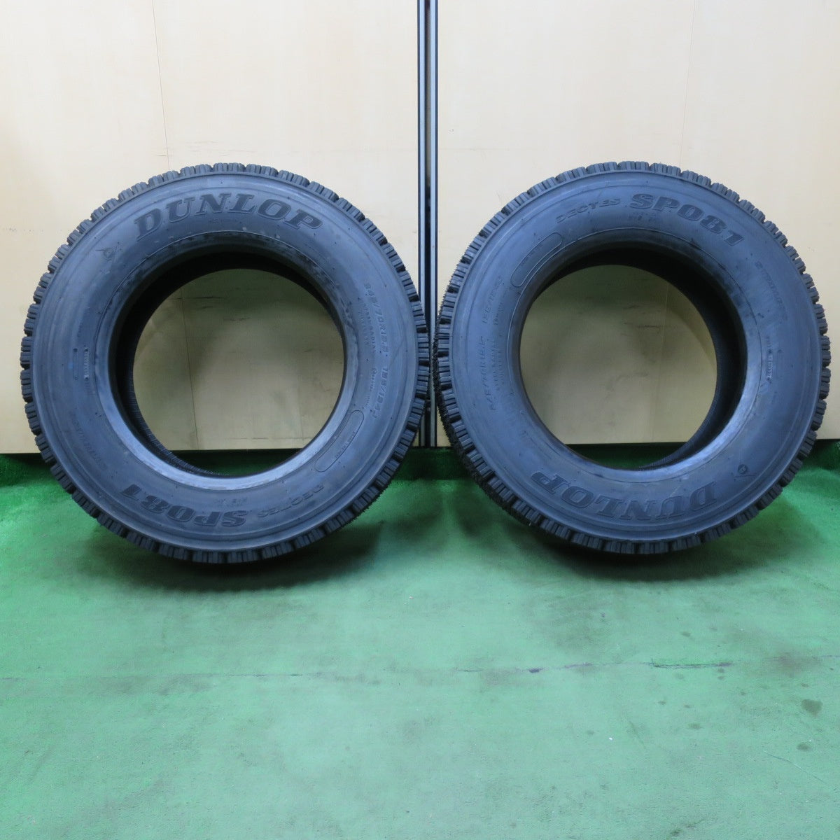 [送料無料] 未使用！24年！2本★トラック タイヤ 245/70R19.5 136/134J スタッドレス ダンロップ デクテス SP081 DECTES 19.5インチ★5031004イスタ