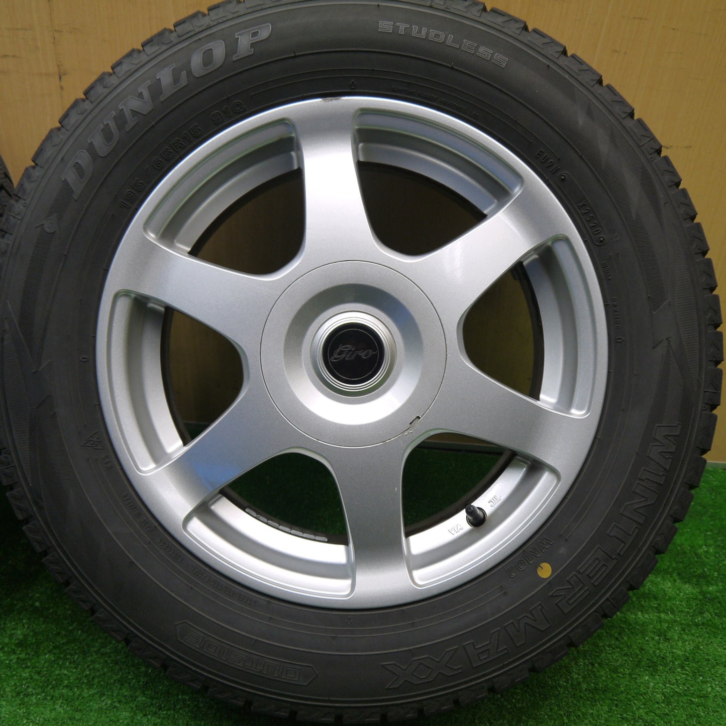 バリ溝！9.5分★スタッドレス 195/65R15 ダンロップ ウインターマックス WM02 giro ギロ 15インチ PCD100 114.3/5H マルチ★5101506Hス