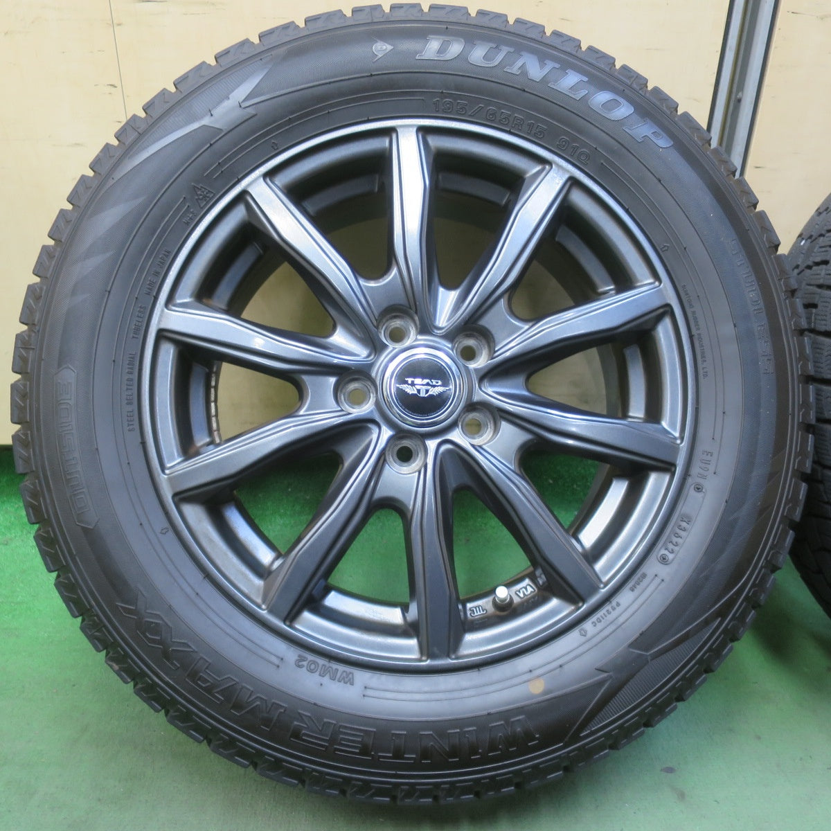 バリ溝！22年！9.5分◎プリウス 等 195/65R15 スタッドレス ダンロップ ウインターマックス WM02 TEAD テッド 15インチ PCD100/5H◎6081217イス
