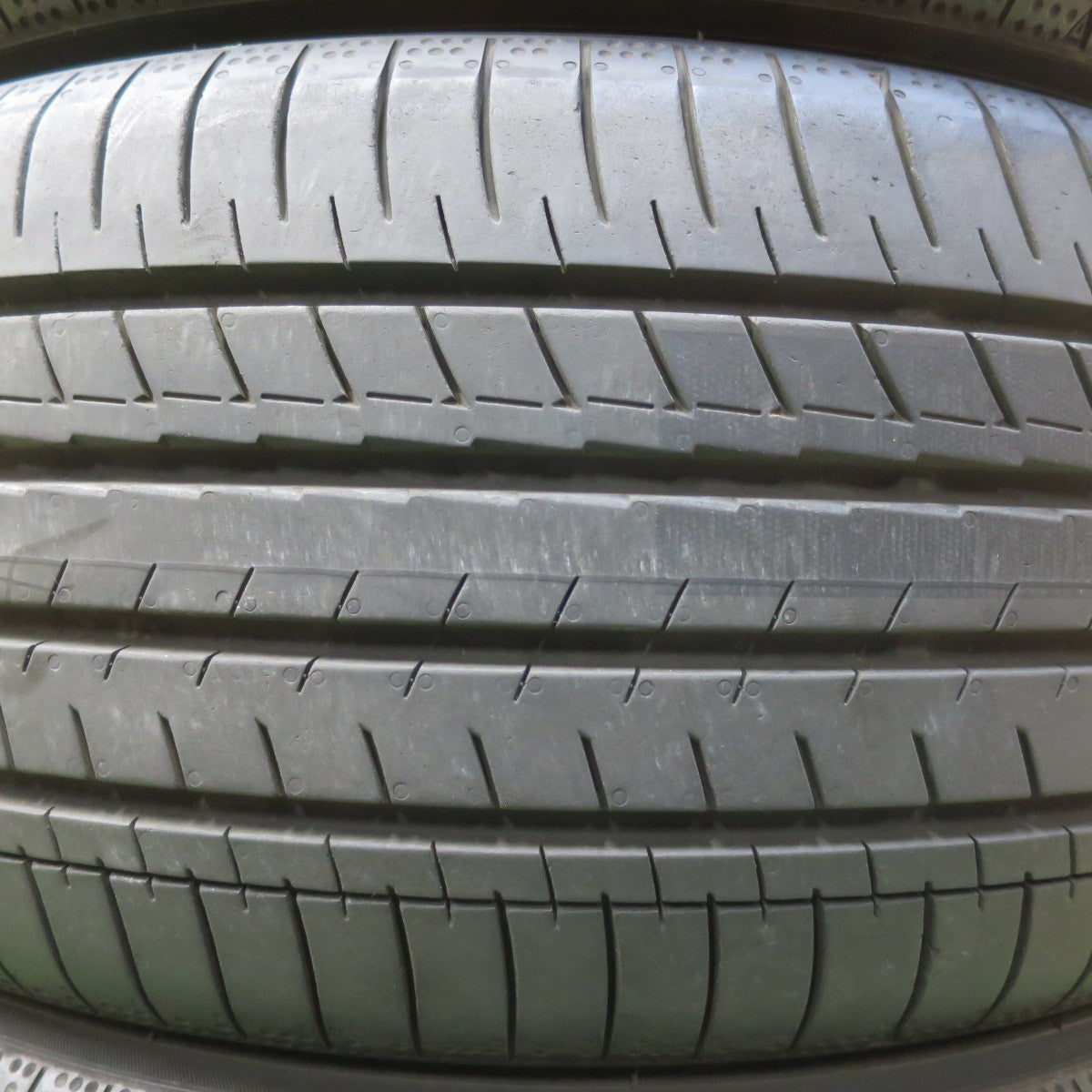 バリ溝！24年！ほぼ10分★225/45R18 ヨコハマ BluEarth-GT AE51 ブルーアース タイヤ 18インチ クラウン カムリ プリウスα オデッセイ レヴォーグ 等★5121003イノタ