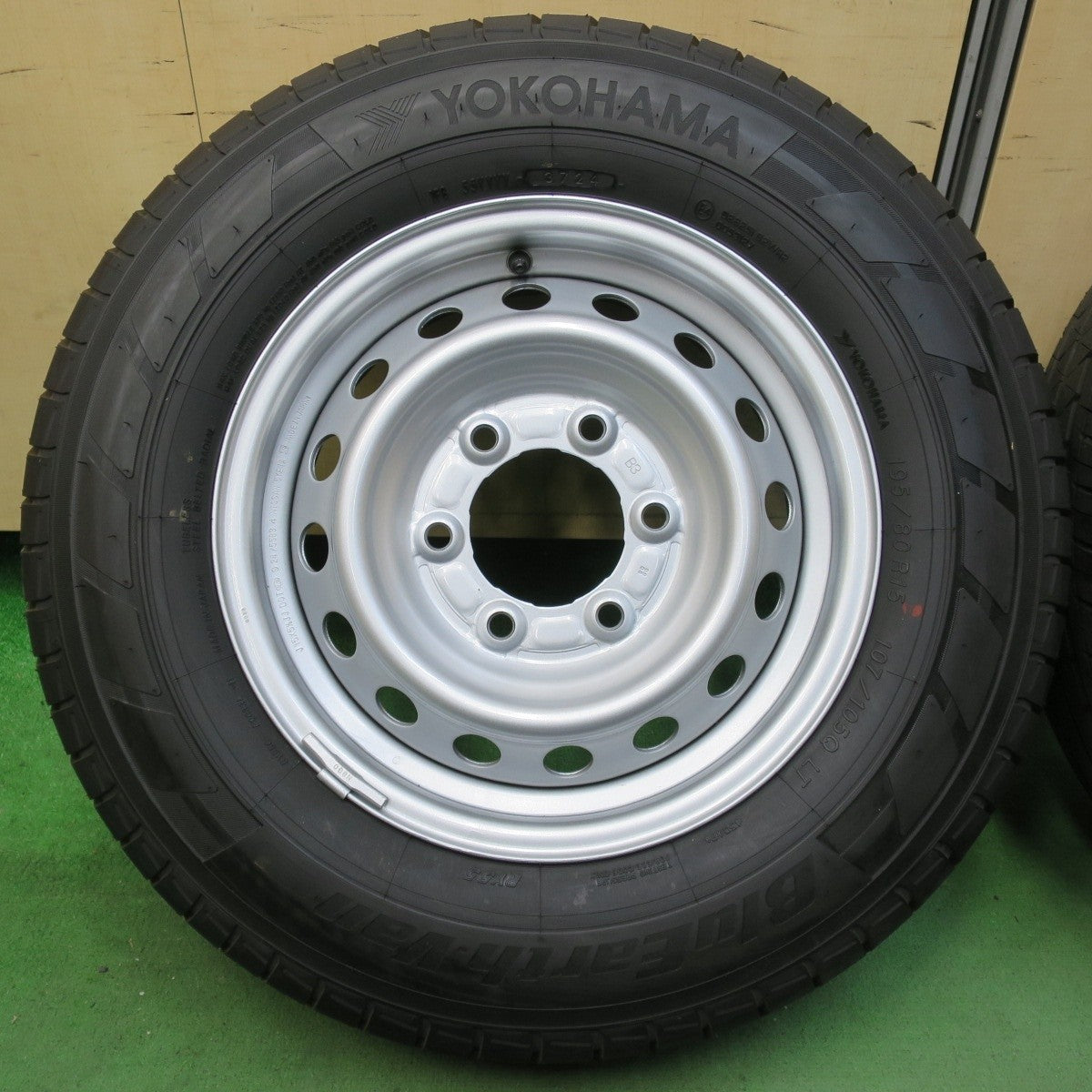 新車外し 24年★日産 キャラバン 純正 スチール 195/80R15 107/105Q ヨコハマ BluEarth-Van RY55 PCD139.7/6H★5040404イノ