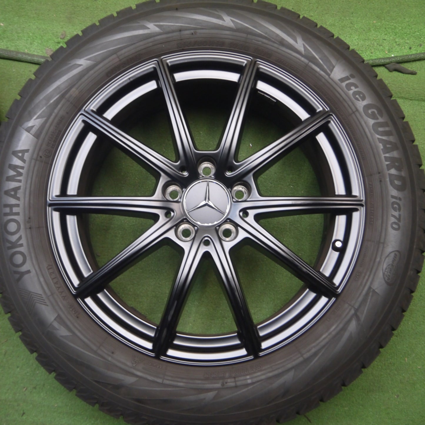 *送料無料* バリ溝！21年！キレイ！9.5分★ベンツ 純正 GLA GLB X247 純正 215/60R18 スタッドレス ヨコハマ アイスガード iG70 PCD112/5H★4052004Hス