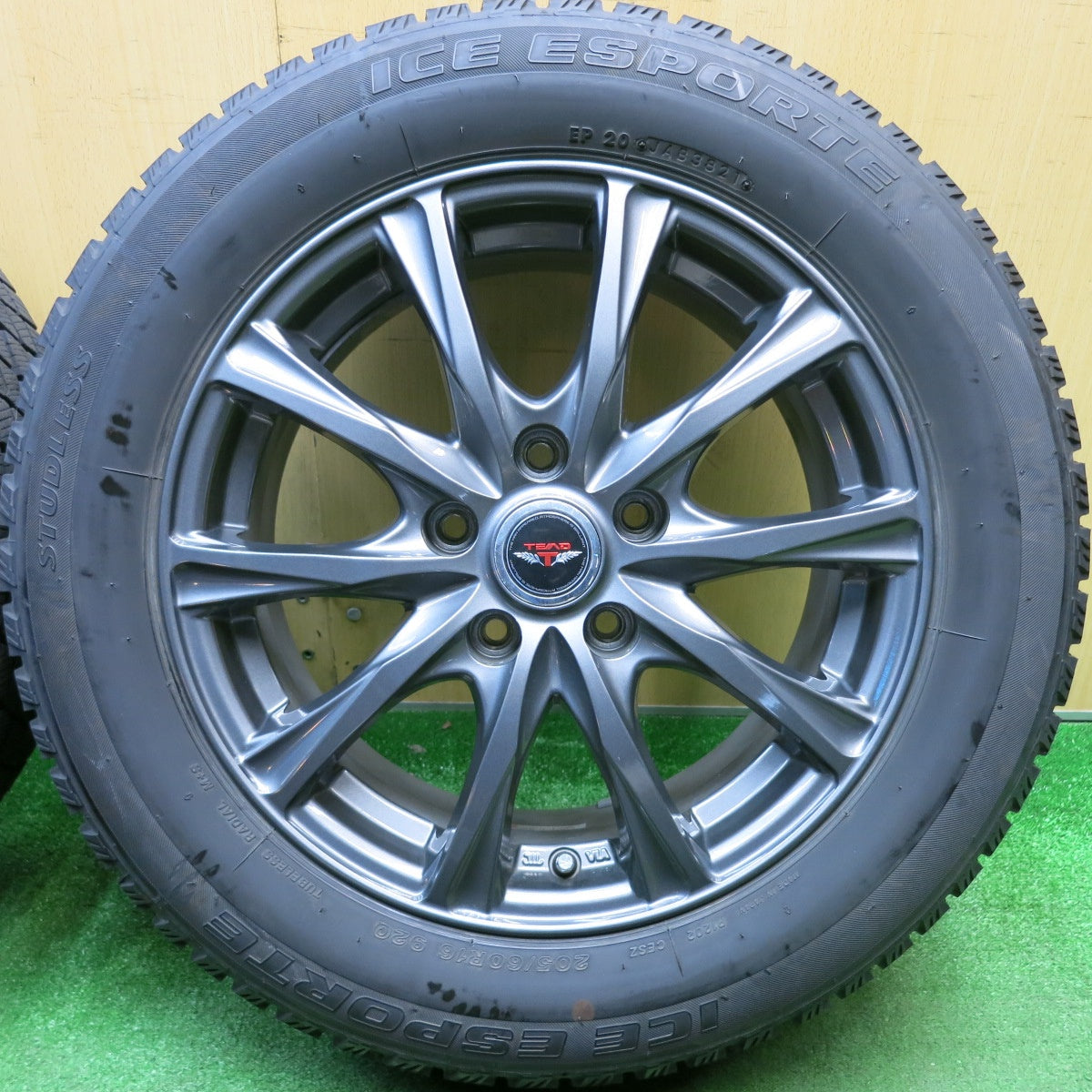 バリ溝！キレイ！8.5分★スタッドレス 205/60R16 アイスエスポルテ TEAD テッド 16インチ PCD114.3/5H★6011102HAス
