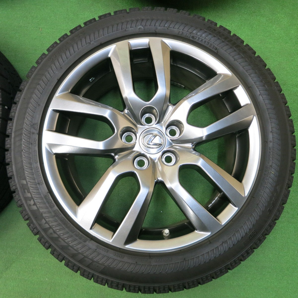*送料無料* センサー付！バリ溝！21年！キレイ！9.5分★レクサス NX バージョンL 純正 225/50R18 スタッドレス ブリヂストン ブリザック RFT PCD114.3/5H★4042409イス