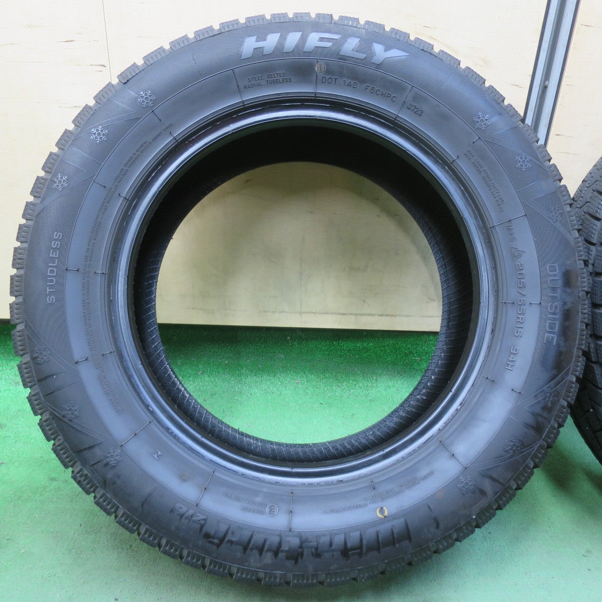 バリ溝！23年！9.5分★スタッドレス 205/65R15 ハイフライ Win-turi 216 タイヤ 15インチ ノア ヴォクシー ステップワゴン 等★5121008イスタ