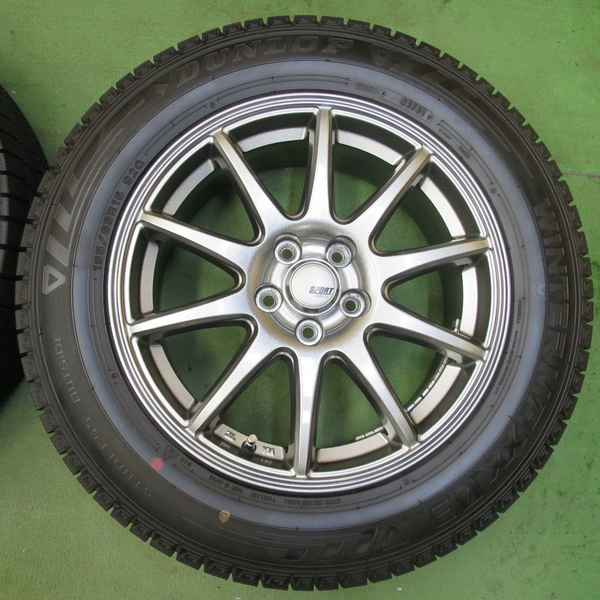 バリ溝！21年！キレイ！9.5分★ライズ ロッキー 等 195/65R16 スタッドレス ダンロップ ウインターマックス 03 SPORT ABELIA スポルト アベリア 16インチ PCD100/5H★5101506イス