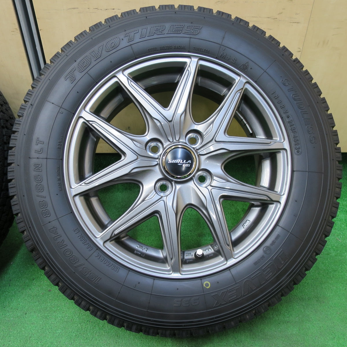 *送料無料* バリ溝！23年！キレイ！9.5分★スタッドレス 155/80R14 トーヨー デルベックス 935 SIBILLA NEXT F05 シビラ 14インチ PCD100/4H★4060509イス