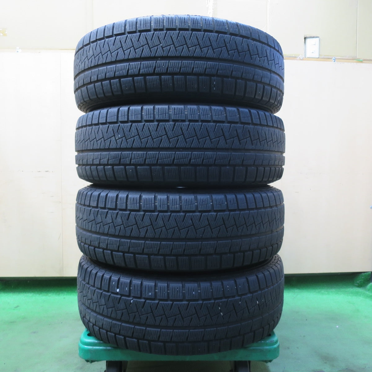 4本価格★スタッドレス 215/65R16 ピレリ アイスアシンメトリコ プラス Treffer トレファー 16インチ PCD114.3/5H★51020301イス