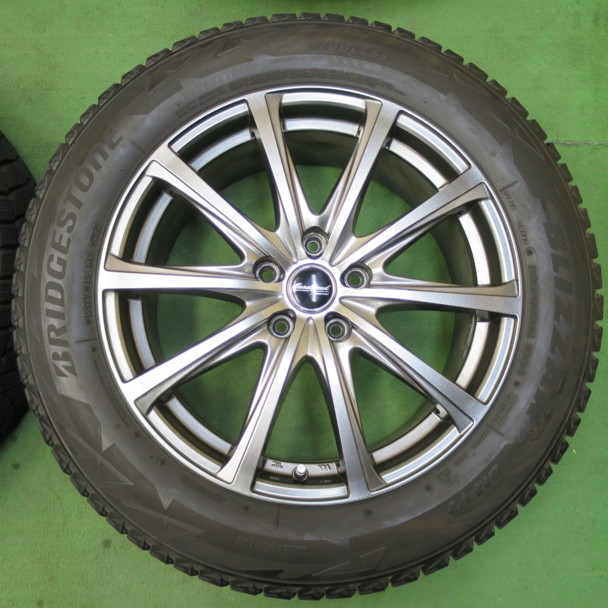 [送料無料] キレイ★スタッドレス 225/60R18 ブリヂストン ブリザック DM-V2 Eurospeed MANARAY SPORT ユーロスピード 18インチ PCD114.3/5H★5012407イス