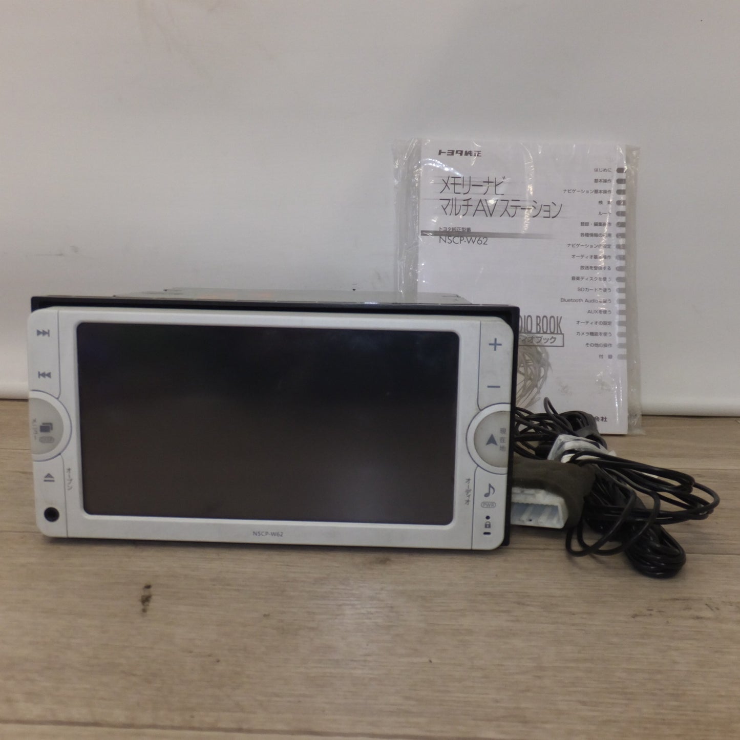 [送料無料] 現状品★パイオニア製 トヨタ 純正 メモリーナビ マルチAVステーション NSCP-W62 08545-00V70 セキュリティロック(24)★
