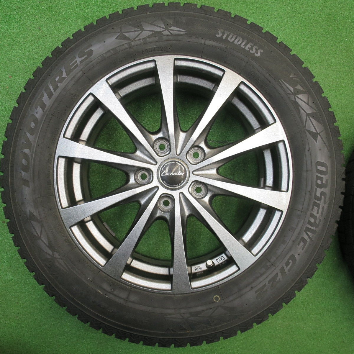 バリ溝！22年！キレイ！9.5分★スタッドレス 215/60R16 トーヨー オブザーブ GIZ2 Exceeder エクシーダー 16インチ PCD114.3/5H★5122405NJス
