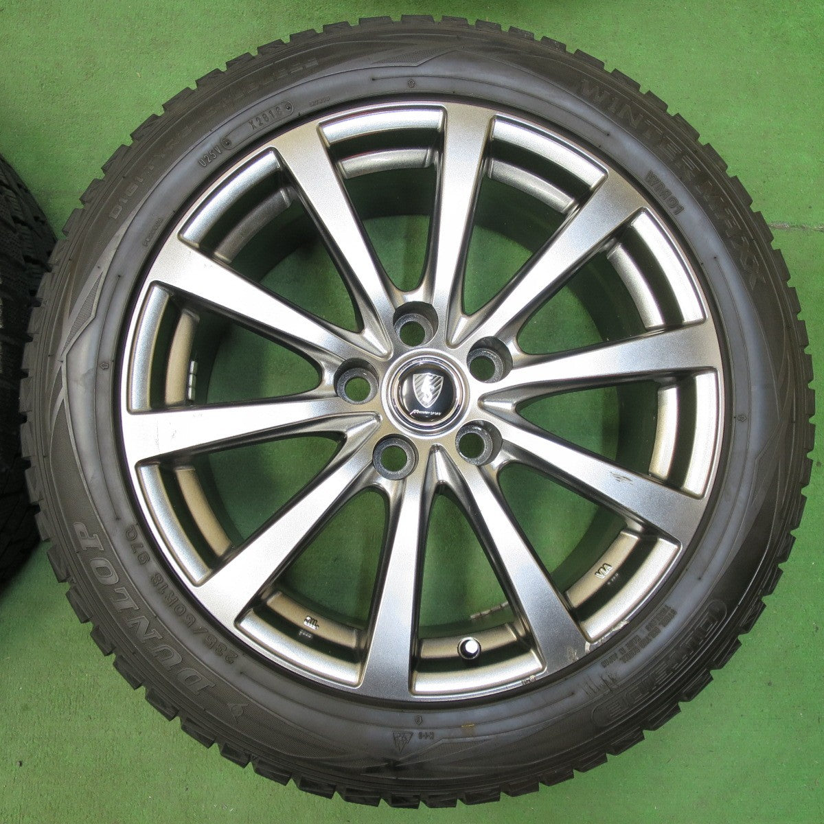 [送料無料] バリ溝！キレイ！9分★レクサス 等 235/50R18 スタッドレス ダンロップ ウインターマックス WM01 MANARAY SPORT 18インチ PCD120/5H★4121202イス
