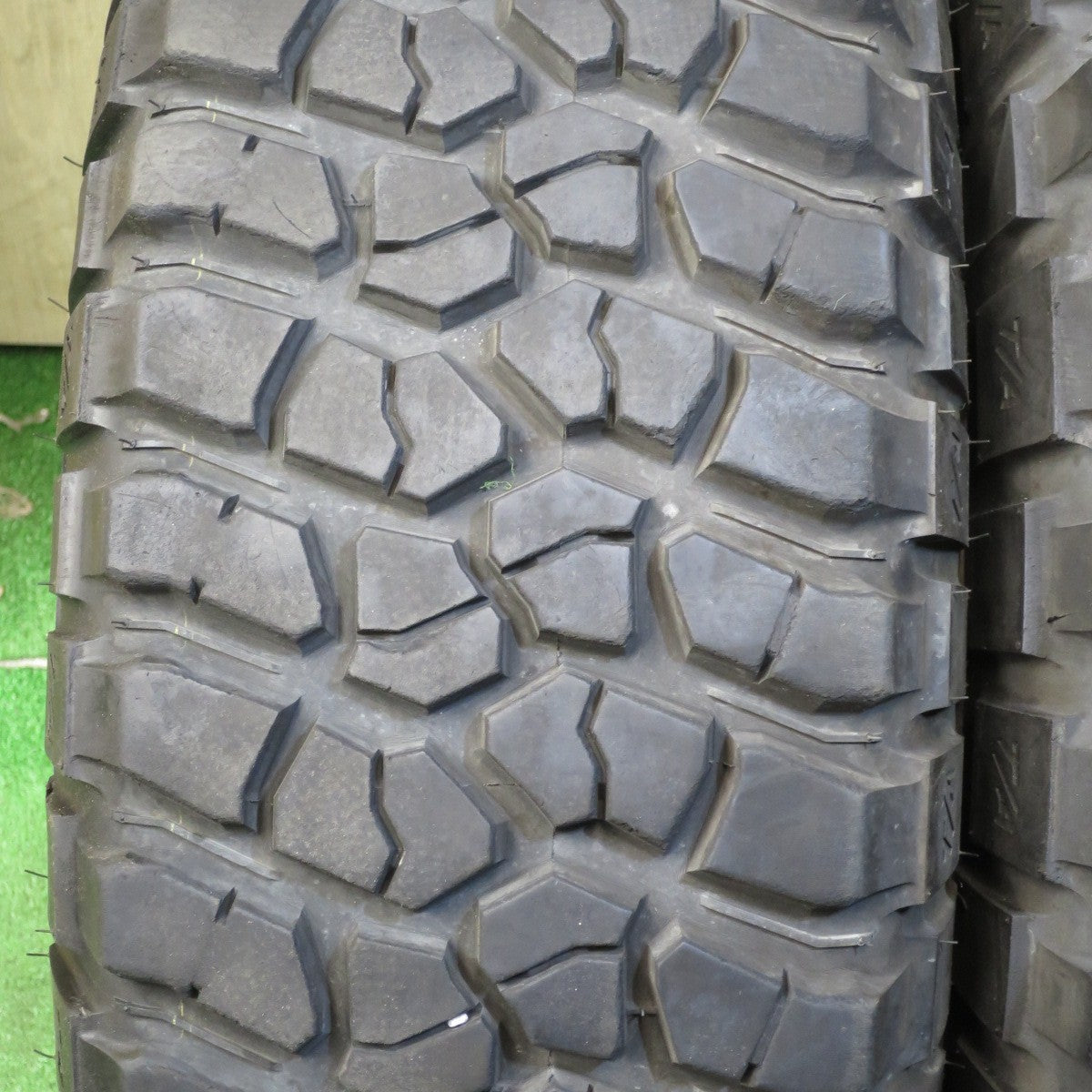 *送料無料* キレイ★ジープ ラングラーアンリミテッド ルビコン 純正 255/75R17 BFグッドリッチ Mud-Terrain T/A KM2 PCD127/5H★4031902クノ