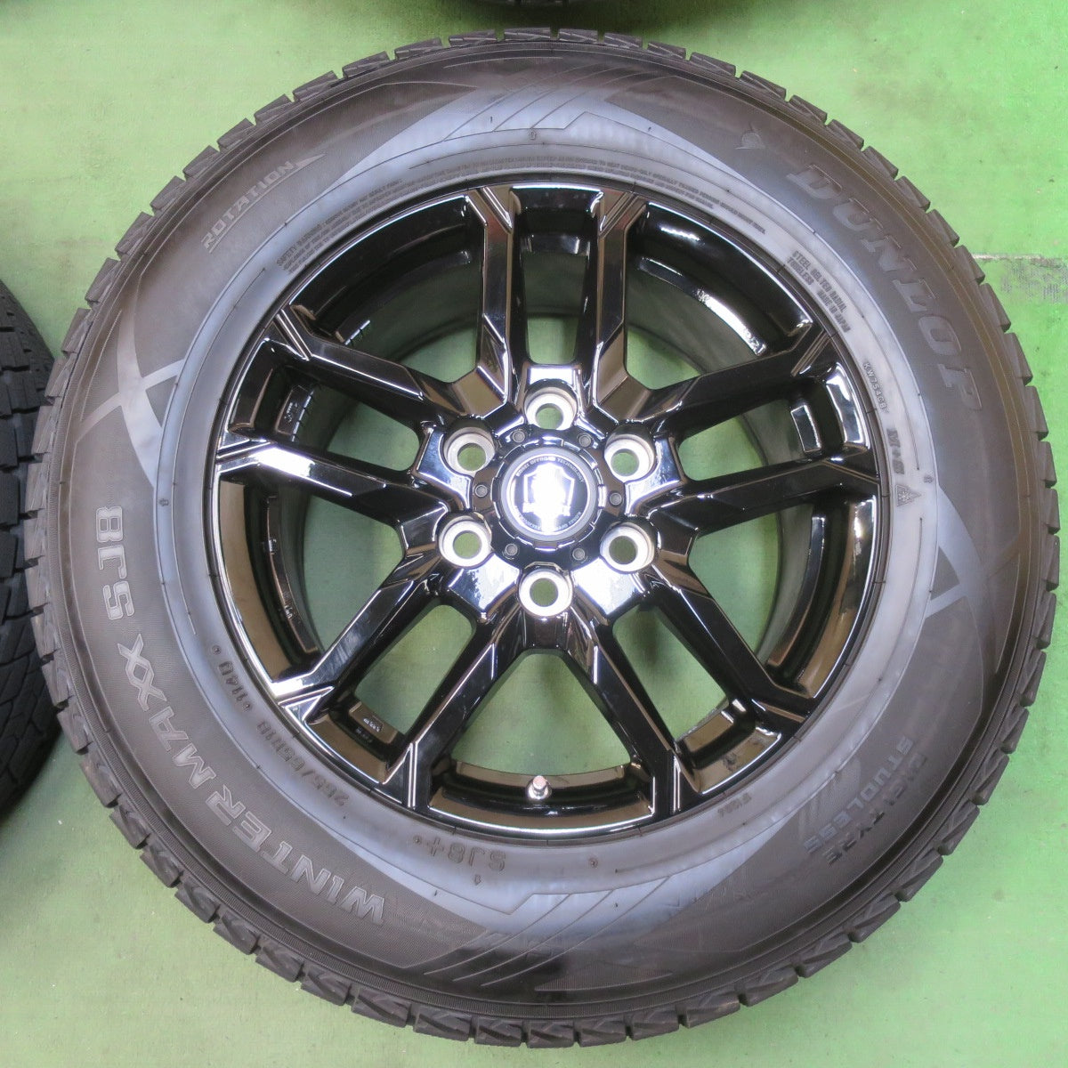 バリ溝！23年！キレイ！9.5分★スタッドレス 265/65R18 ダンロップ ウインターマックス SJ8+ BAREROCK BISON ベアロック バイソン 18インチ PCD139.7/6H★5110305イス