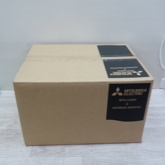[送料無料] 未使用☆三菱電機 高機能 高性能 インバータ FR-A840-5.5K-1-60 FREQROL-A800シリーズ 三相 400V インバーター☆