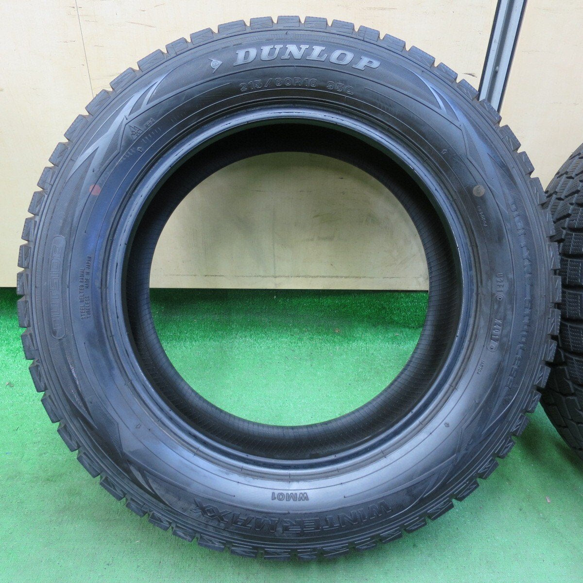 バリ溝！9.5分★スタッドレス 215/60R16 ダンロップ ウインターマックス WM01 タイヤ 16インチ エスティマ クラウン CX-3 オデッセイ等★4102508イスタ