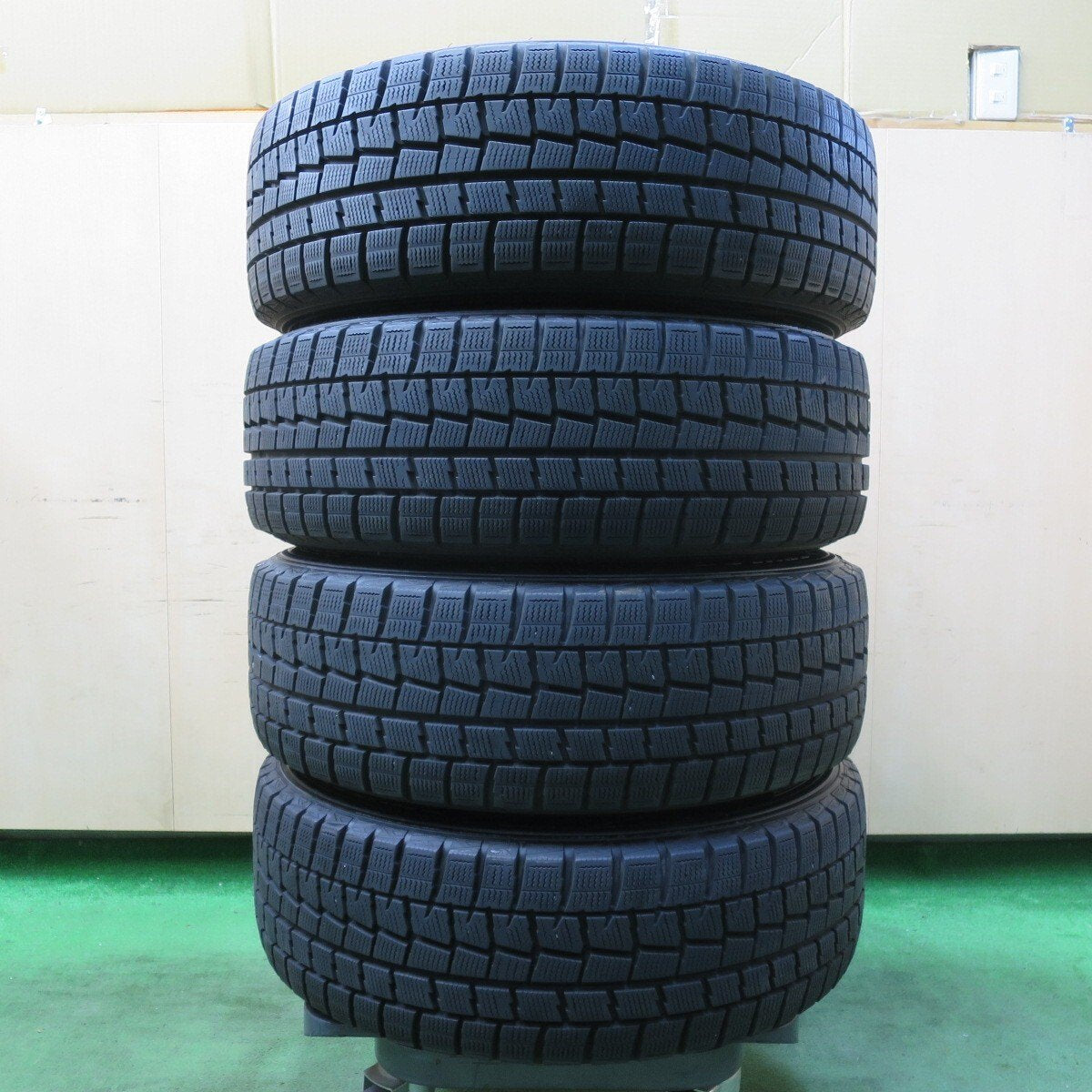 バリ溝！9.5分★スタッドレス 205/60R16 ダンロップ ウインターマックス WM01 LAYCEA レイシア 16インチ PCD114.3/5H★5022705イス