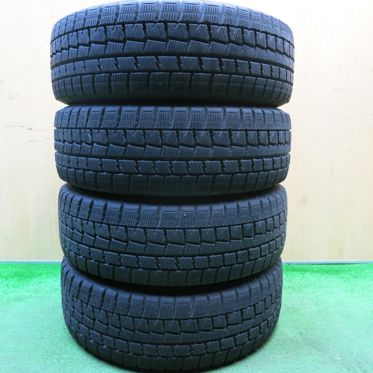 キレイ★スタッドレス 185/60R15 ダンロップ ウインターマックス WM01 AXEL アクセル 15インチ PCD100/4H★6010813HAス