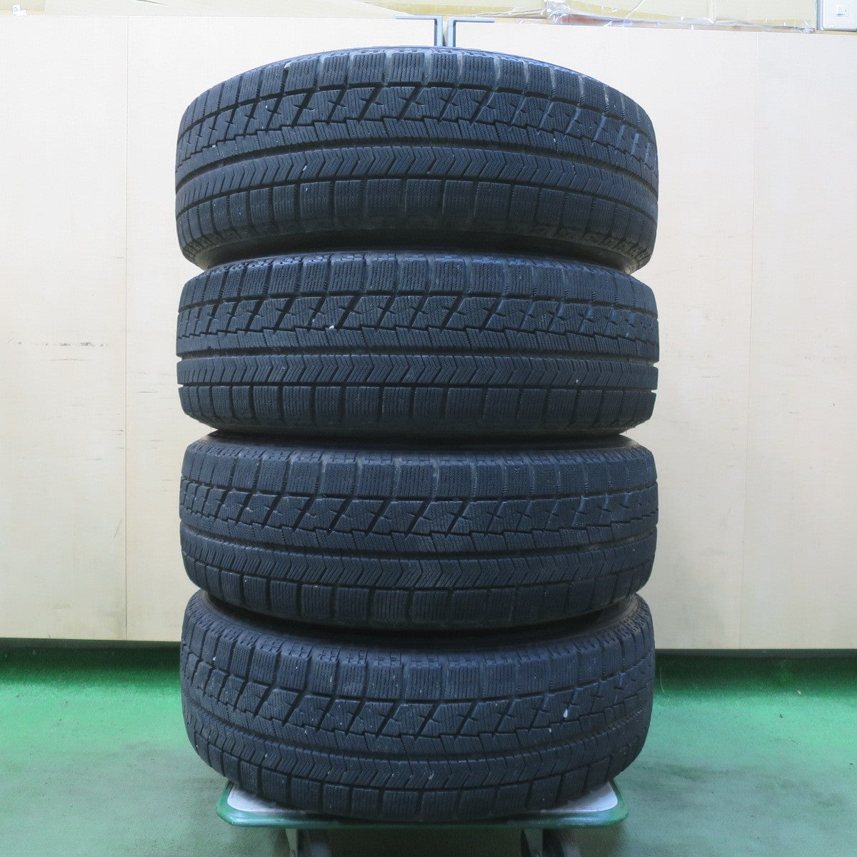 バリ溝！キレイ！8.5分★スタッドレス 195/65R15 ブリヂストン ブリザック VRX JOKER ジョーカー 15インチ PCD114.3/5H★6051307イス