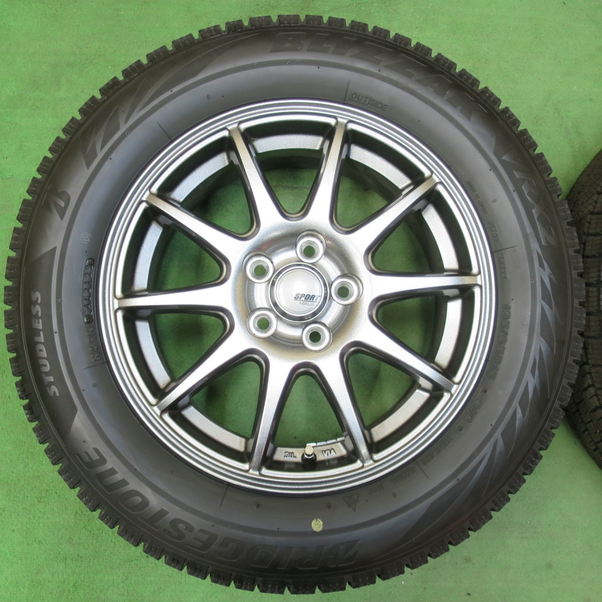 [送料無料] バリ溝！22年！キレイ！ほぼ10分★プリウス 等 195/65R15 スタッドレス ブリヂストン ブリザック VRX2 SPORT ABELIA スポルト アベリア 15インチ PCD100/5H★5013115イス
