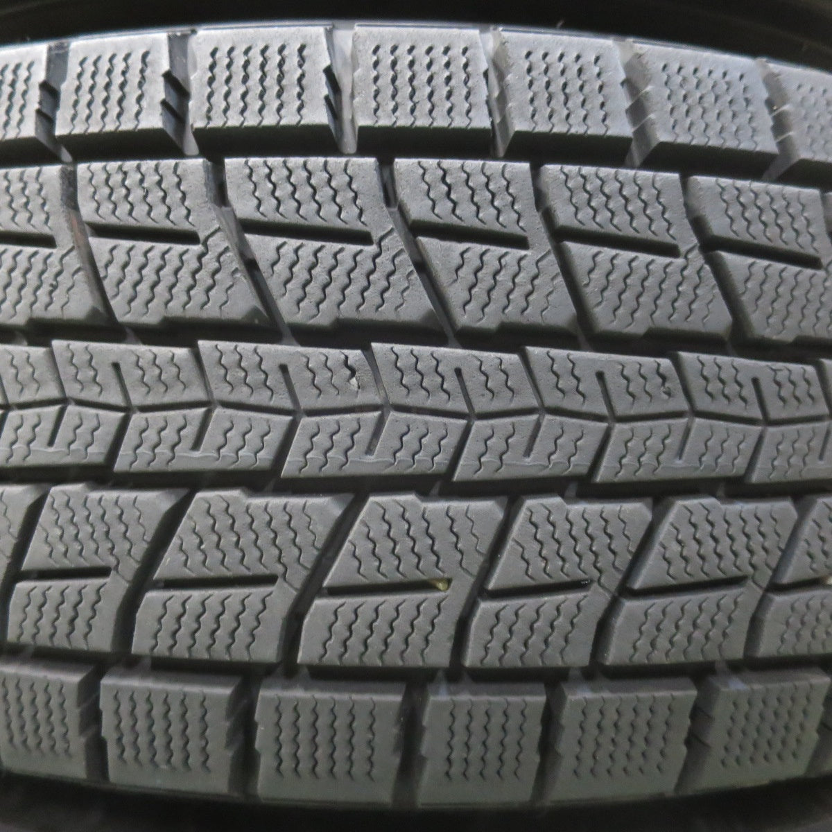 バリ溝！キレイ！9分★スタッドレス 225/65R17 ダンロップ ウインターマックス SJ8 SJ8+ Exceeder エクシーダー 17インチ PCD114.3/5H★5123102イス