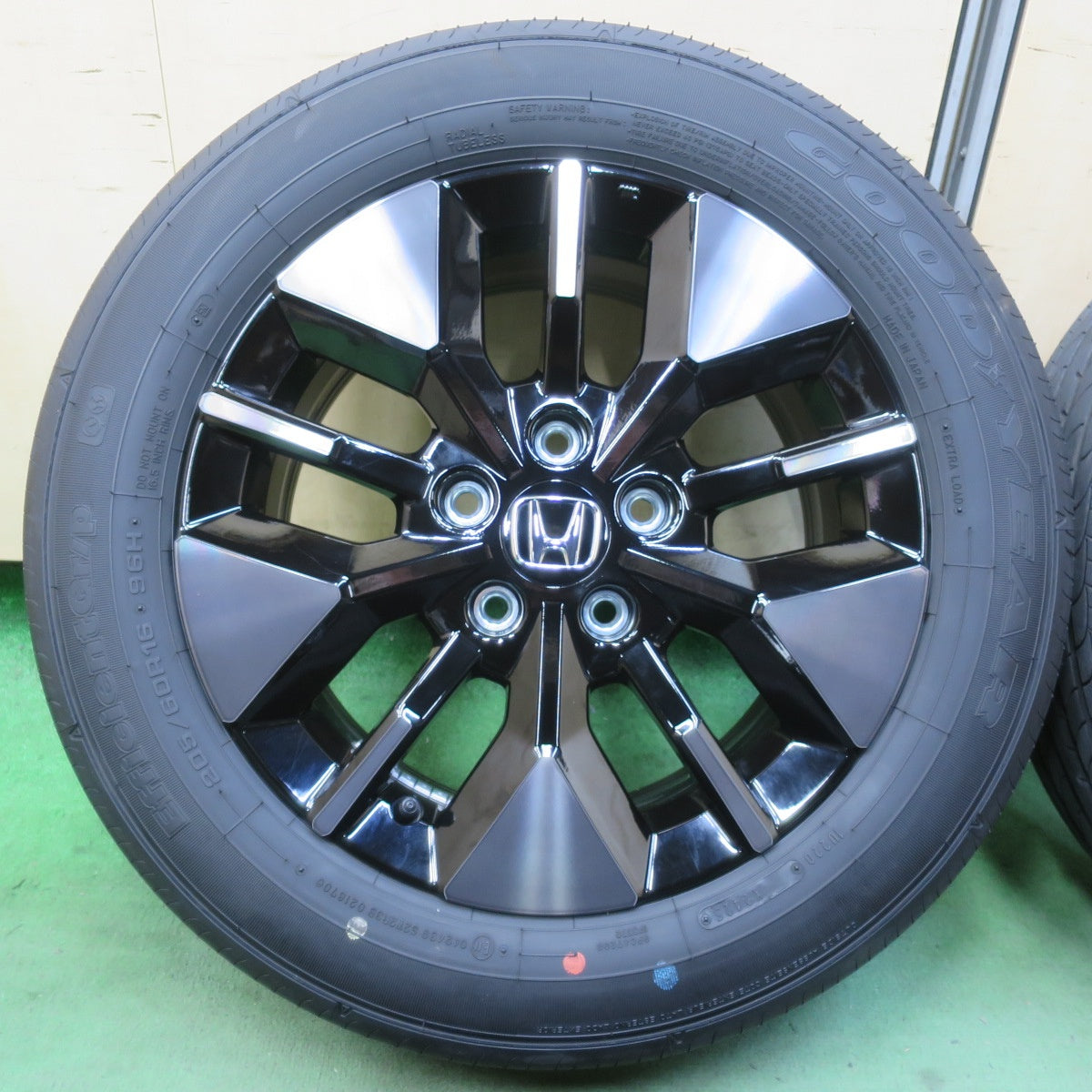 バリ溝！25年！美品！9.5分以上★ホンダ RP ステップワゴン スパーダ 純正 205/60R16 グッドイヤー EfficientGrip 16インチ PCD114.3/5H★6022310イノ