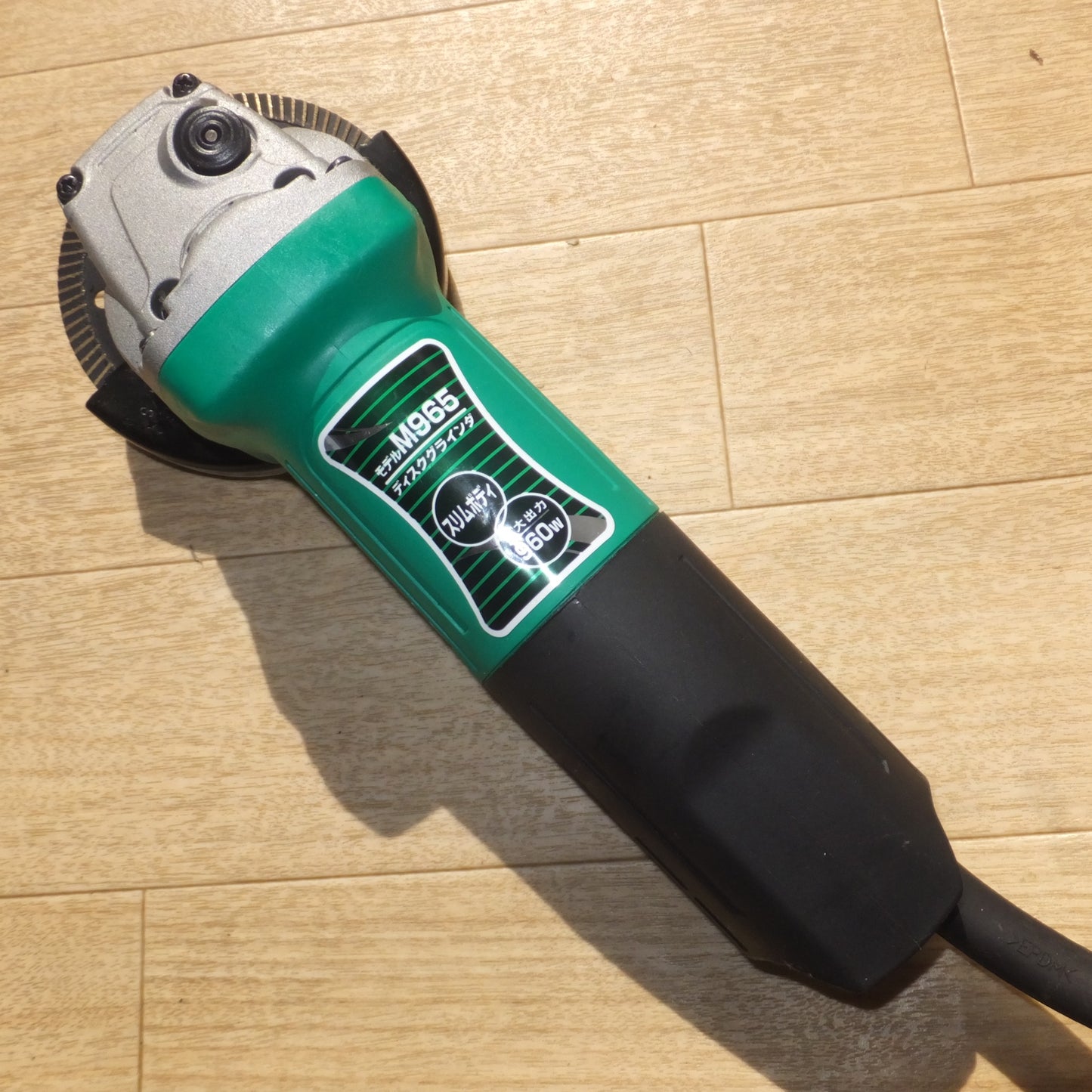 [送料無料] キレイ★マキタ makita 100mm ディスクグラインダ M965　100V～ 7.4A 50-60Hz 720W★