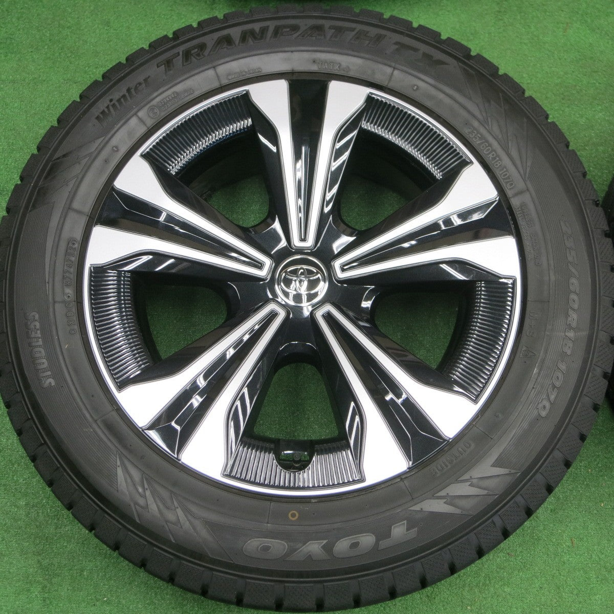 バリ溝！22年！キレイ！ほぼ10分★トヨタ BZ4X 純正 235/60R18 スタッドレス トーヨー ウインター トランパス TX 18インチ PCD114.3/5H★6021106NKス