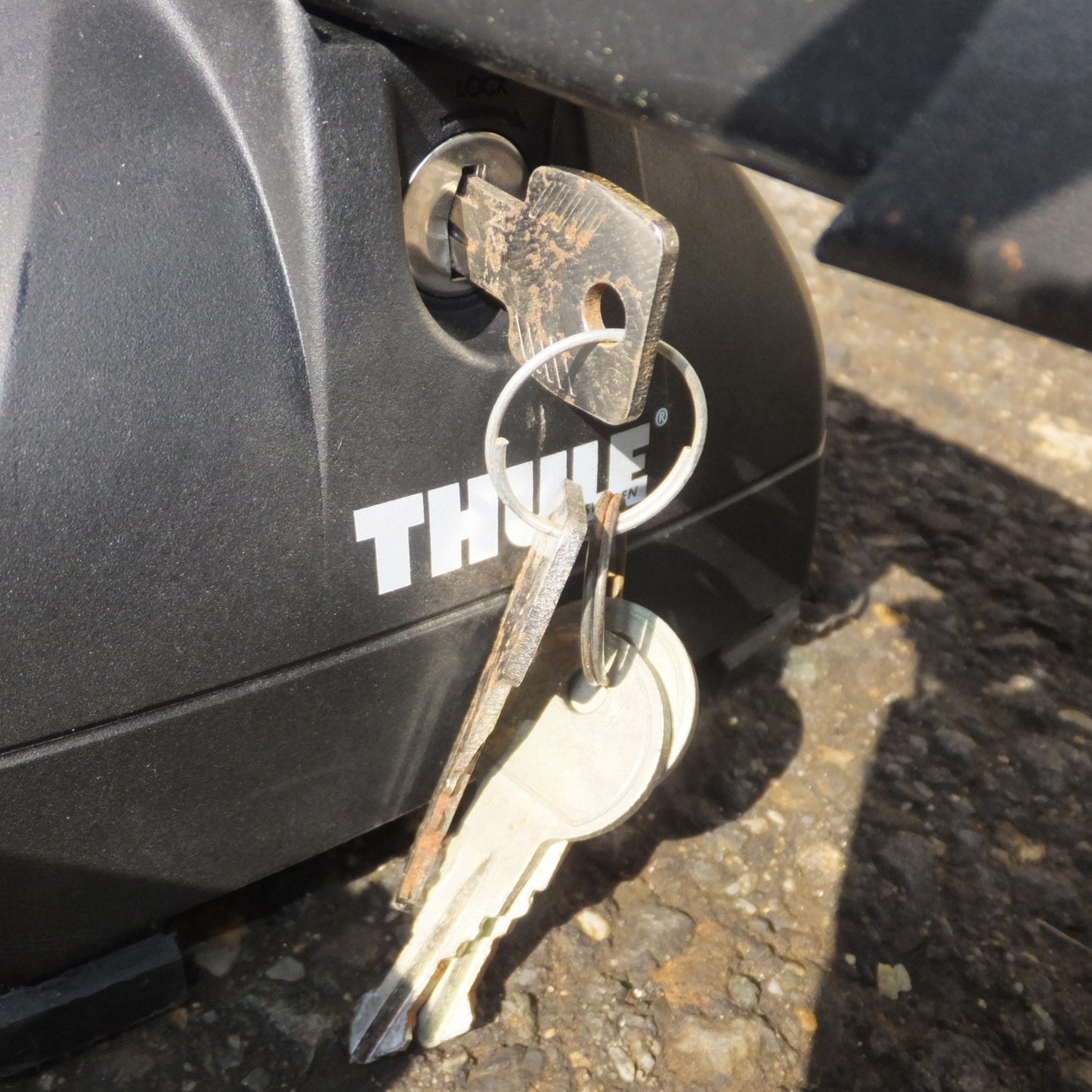 [送料無料] 岐阜発★スーリー THULE ベースキャリア 853-2341-07 2本 セット　バー 長さ 約 122cm★