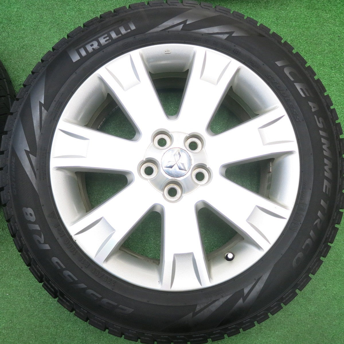 バリ溝！21年！9.5分★三菱 デリカ D:5 純正 235/55R18 スタッドレス ピレリ アイスアシンメトリコ 18インチ D5 PCD114.3/5H★5103001HAス