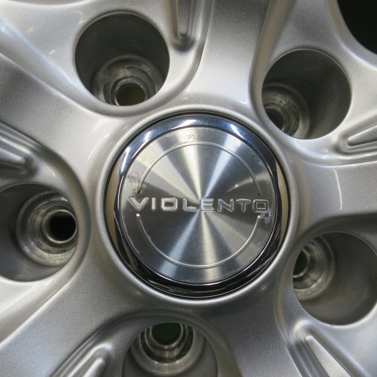 キレイ！21年★スタッドレス 215/55R17 ダンロップ ウインターマックス 03 VIOLENTO ヴィオレント 17インチ PCD114.3/5H★5111109イス