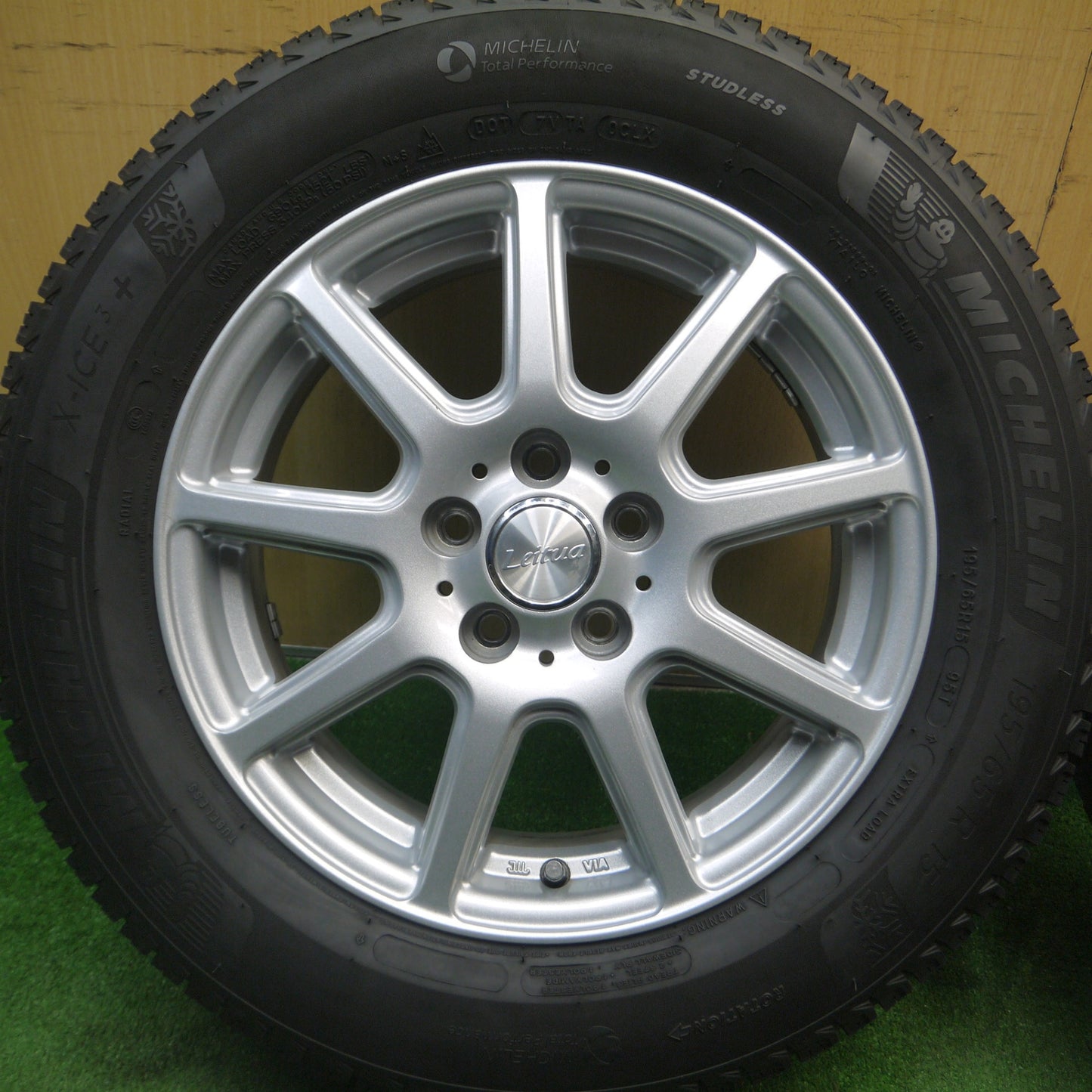 [送料無料] バリ溝！キレイ！8.5分★プリウス 等 195/65R15 スタッドレス ミシュラン X-ICE3+ Leitua レイツァー 15インチ PCD100/5H★5021208Hス