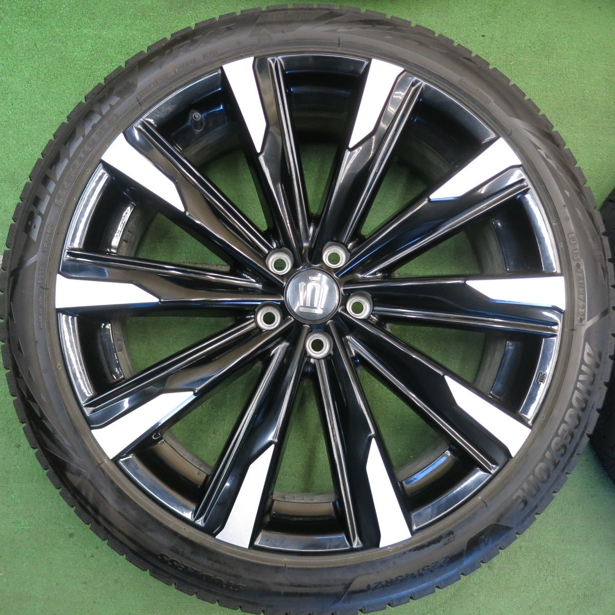 バリ溝！22年！キレイ！9.5分◎トヨタ クラウン クロスオーバー RS 純正 225/45R21 スタッドレス ブリヂストン ブリザック VRX3 21インチ PCD114.3/5H◎6070908HAス