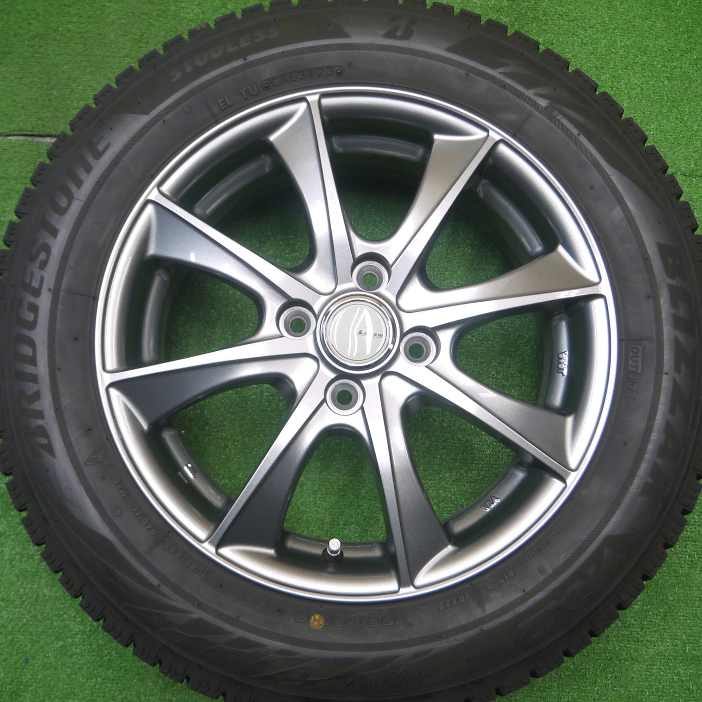 [送料無料] バリ溝！23年！キレイ！ほぼ10分★スタッドレス 175/65R15 ブリヂストン ブリザック VRX2 LEBEN レーベン 15インチ PCD100/4H★4102908Hス