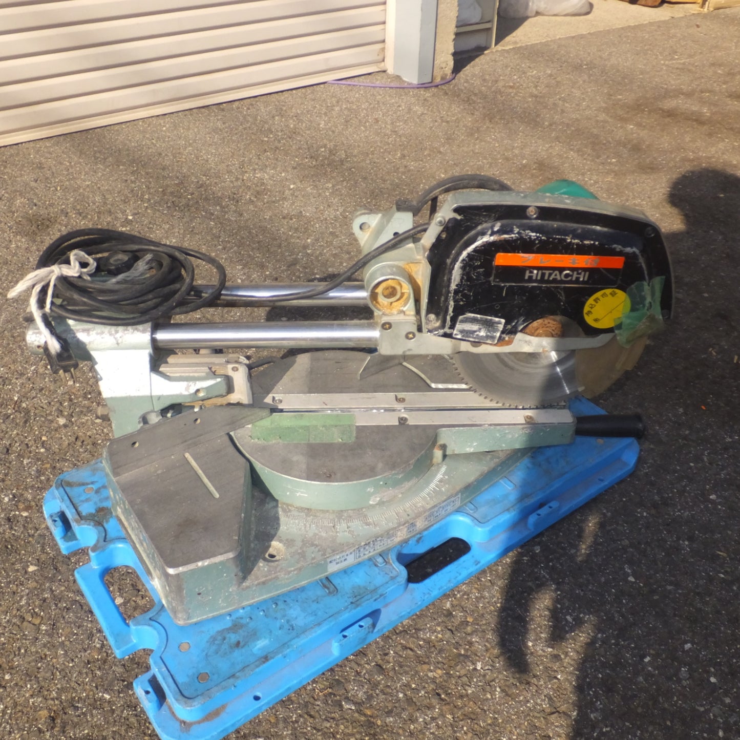 [送料無料] 岐阜発★日立 HITACHI 216mm 卓上スライド丸のこ C8FB2　100V 50/60Hz 11A 4900rpm　木工用 超硬丸のこ★