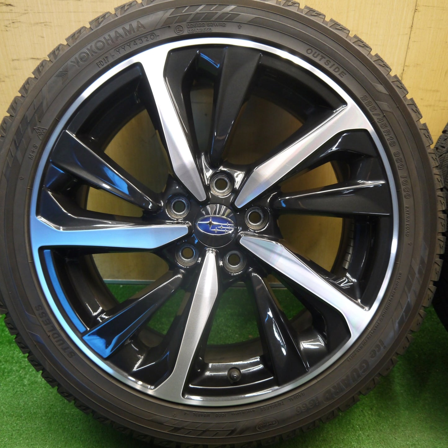 バリ溝！キレイ！8.5分★スバル VN レヴォーグ 純正 225/45R18 スタッドレス ヨコハマ アイスガード iG60 18インチ PCD114.3/5H★6040607Hス