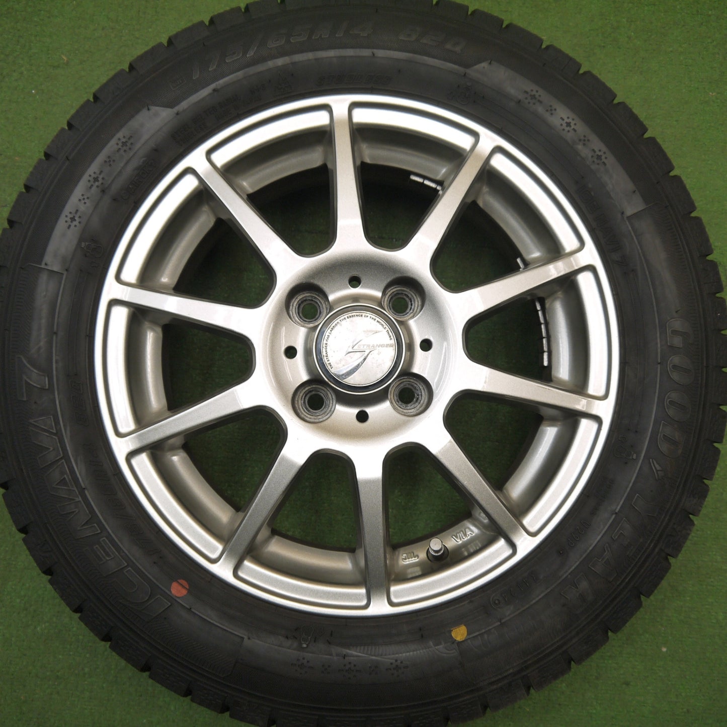 バリ溝！24年！ほぼ10分★スタッドレス 175/65R14 グッドイヤー アイスナビ7 STRANGER ストレンジャー 14インチ PCD100/4H★6013002Hス