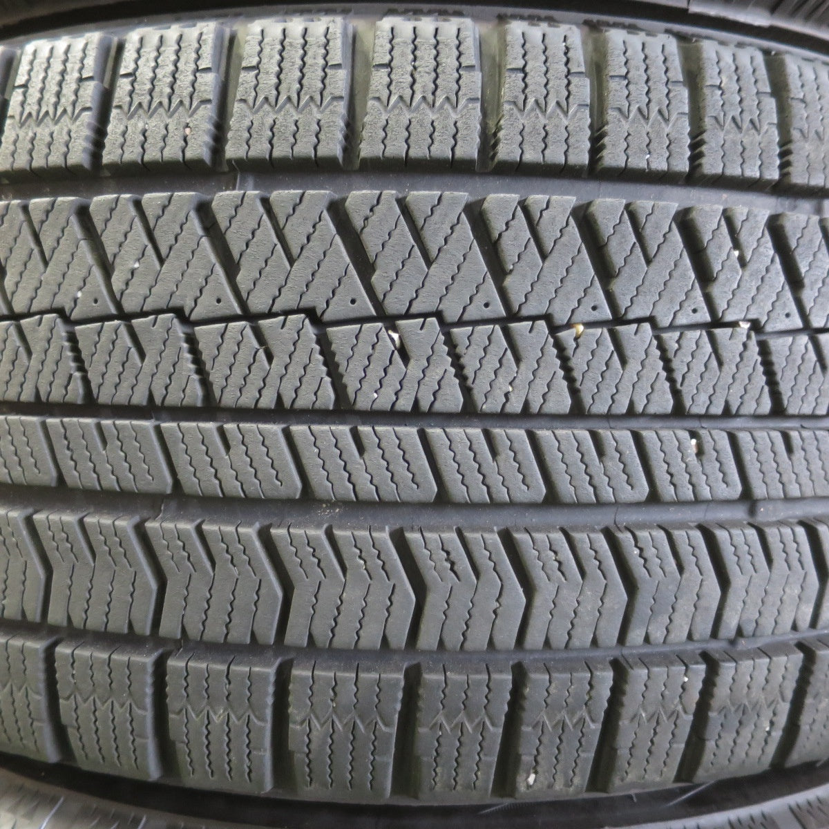 バリ溝！22年！9.5分★トヨタ 20系 アルファード ヴェルファイア 純正 235/50R18 スタッドレス ブリヂストン ブリザック VRX2 18インチ PCD114.3/5H★5110810イス