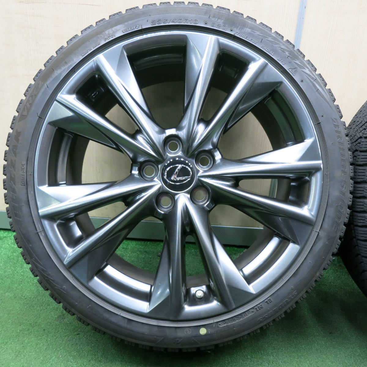 *送料無料* センサー付★レクサス ES300h Fスポーツ 純正 235/40R19 スタッドレス ブリヂストン ブリザック VRX2 19インチ PCD114.3/5H★4051102NJス