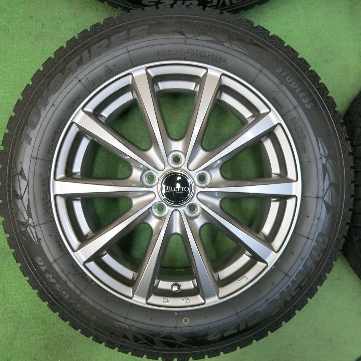 [送料無料] 超バリ溝！23年！キレイ！ほぼ10分★ライズ ロッキー 等 195/65R16 スタッドレス トーヨー オブザーブ GIZ2 DILETTO ディレット 16インチ PCD100/5H★4120408SYス