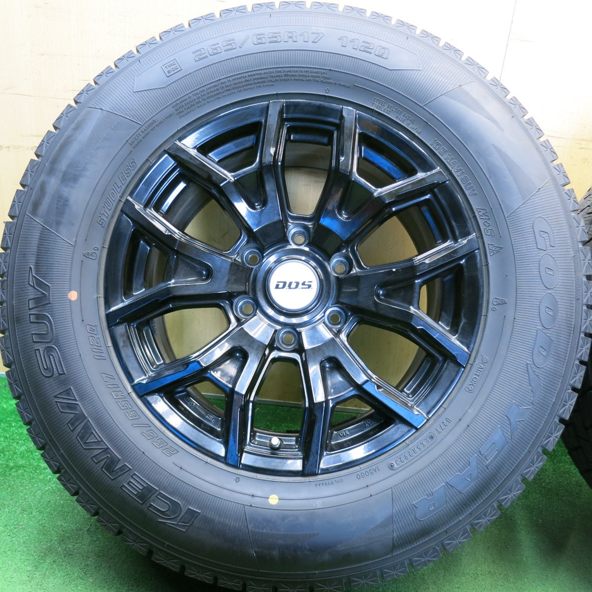 バリ溝！23年！キレイ！9.5分★スタッドレス 265/65R17 グッドイヤー アイスナビ SUV D.O.S. DOS 17インチ PCD139.7/6H★6052406HAス