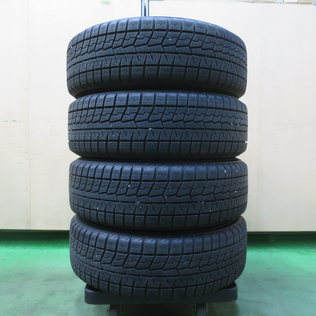 バリ溝！23年！キレイ！9.5分★スタッドレス 185/60R15 ヨコハマ アイスガード iG70 VELVA SPORTZ ヴェルヴァ 15インチ PCD100/4H★5110703イス