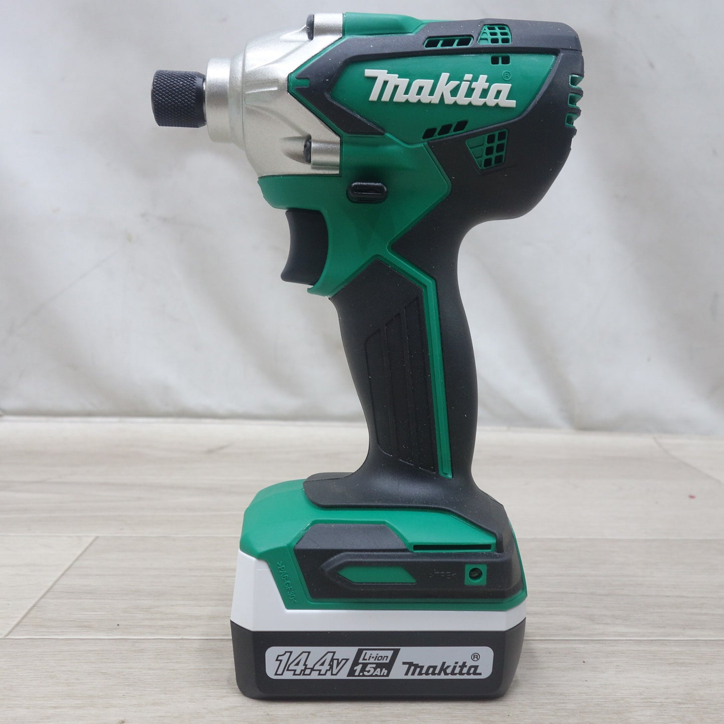 [送料無料] 美品！バッテリー2個◆マキタ 充電式 インパクト ドライバ 14.4V MTD001DSX 充電器 ケース付 付属品付 電動 工具◆
