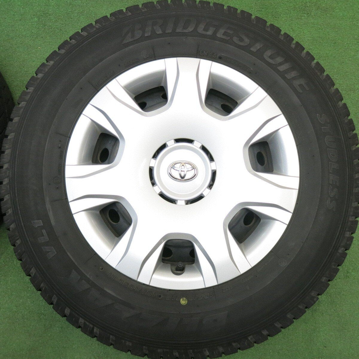 4本価格★トヨタ 200系 ハイエース 純正 スチール 195/80R15 107/105L スタッドレス ブリヂストン ブリザック VL1 15インチ PCD139.7/6H★6021504HAス
