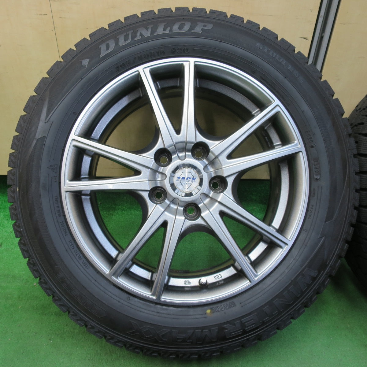 [送料無料] バリ溝！21年！9.5分★スタッドレス 205/60R16 ダンロップ ウインターマックス WM02 ZACK JP-115 MONZA PCD114.3/5H★4100404イス