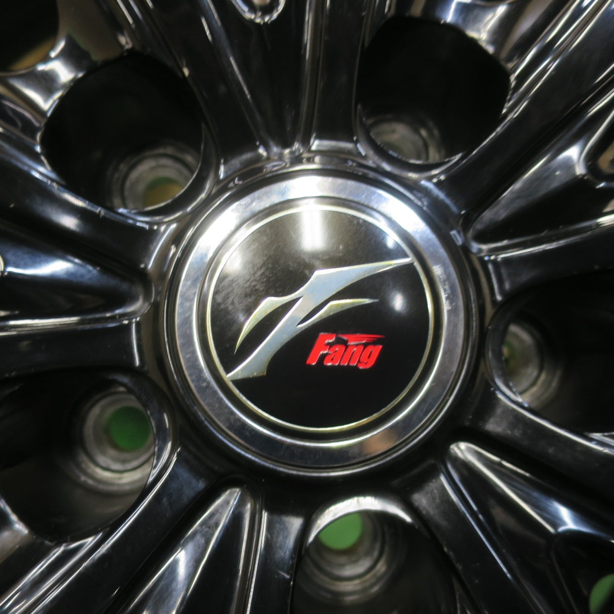 バリ溝！キレイ！9.5分★スタッドレス 225/65R17 トーヨー ウインター トランパス TX Fang ファング 17インチ PCD114.3/5H★6051004イス